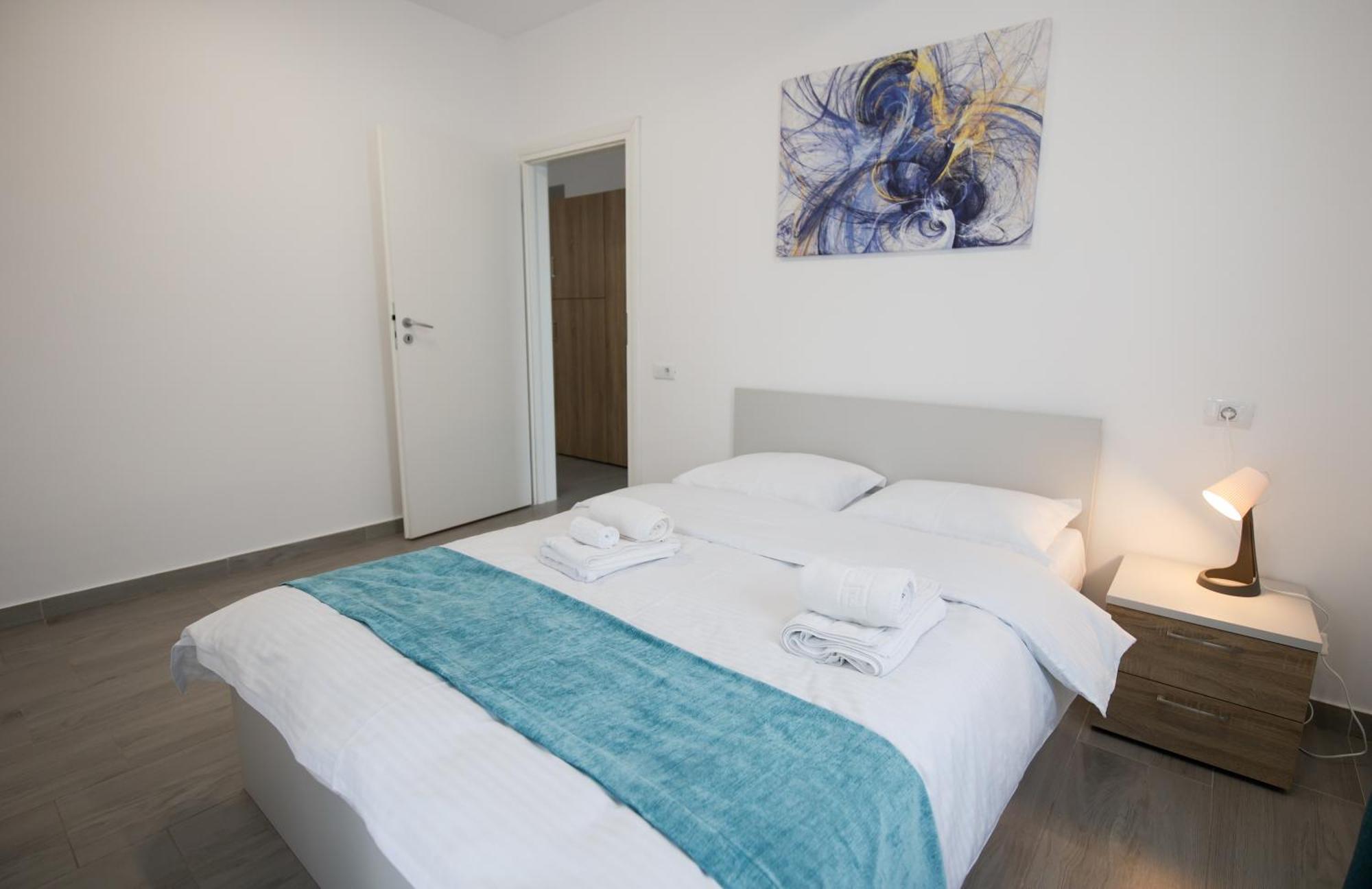 Vitan Central Oasis ---Free Secured Private Parking---Self Check-In-- Bukarest Rum bild